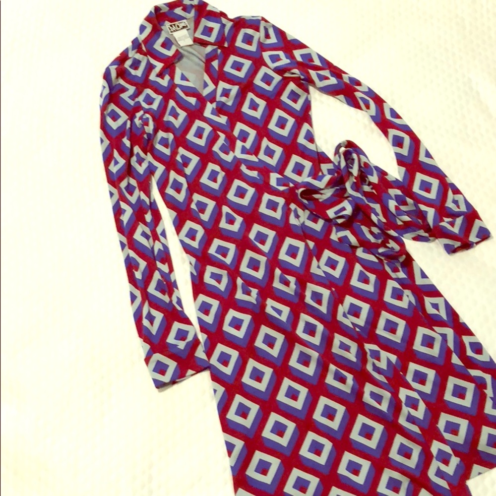 Diane von Furstenberg classic wrap dress size 2